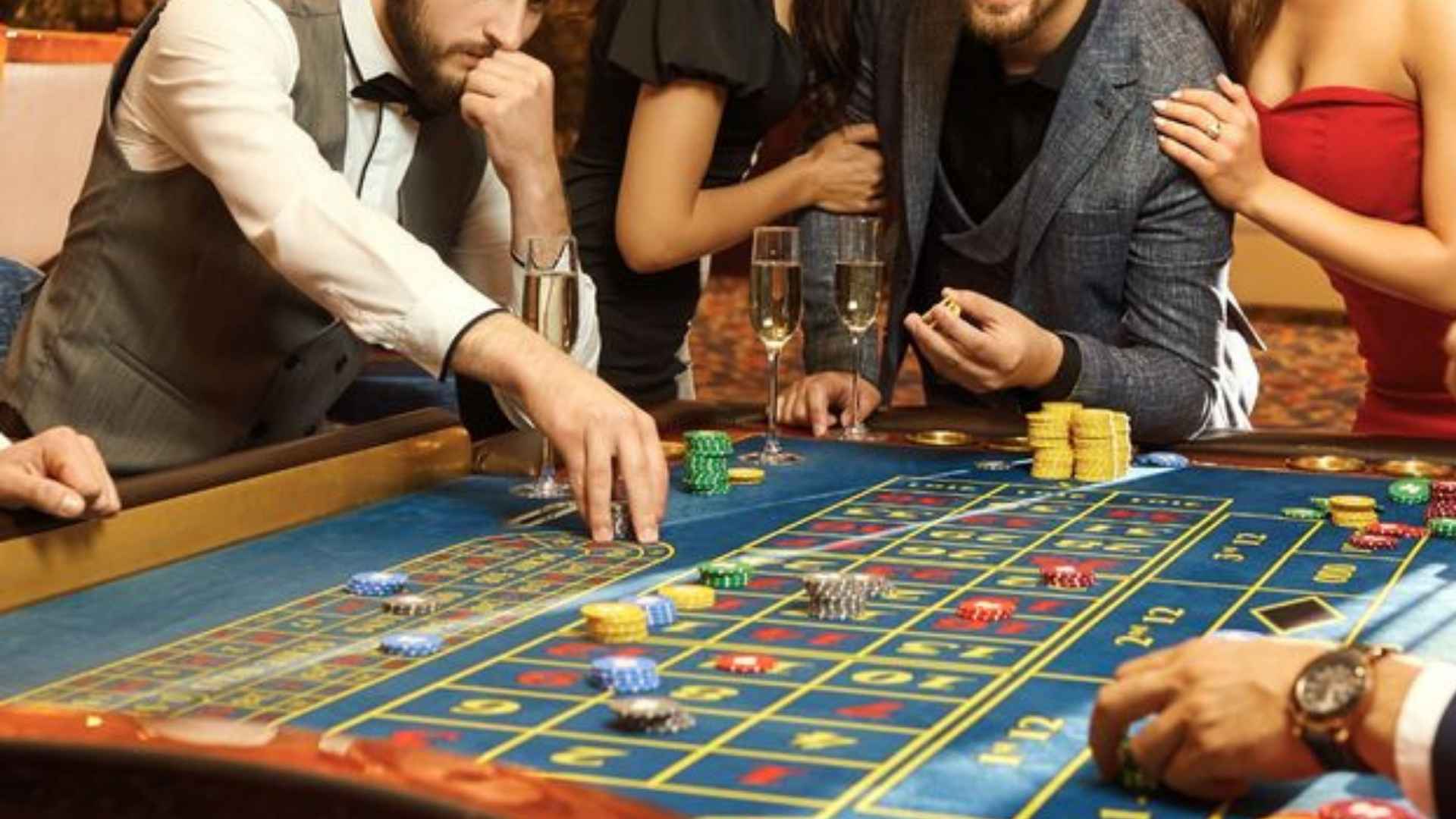Exploring The Connection Between Curiosity And Random Rewards